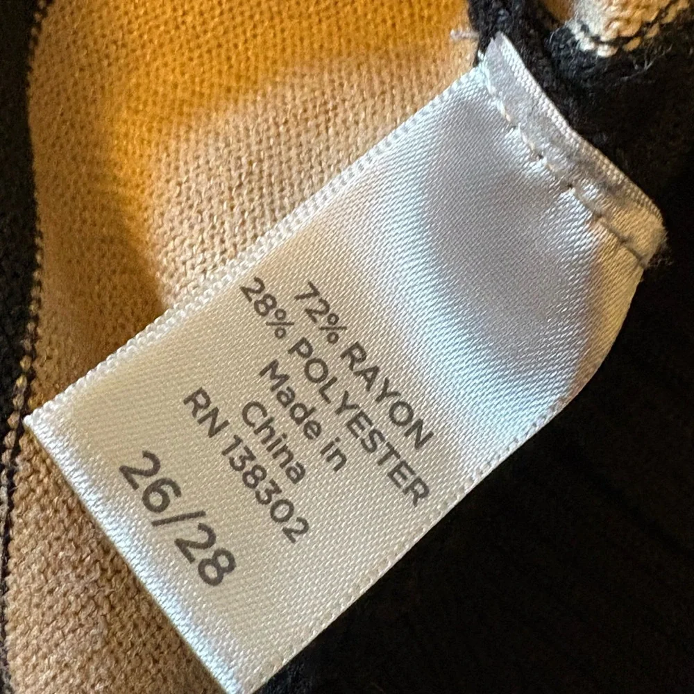 Avenue Plus Size 26/28 Black Tan Chevron Knit Top V Neck - Picture 5 of 7